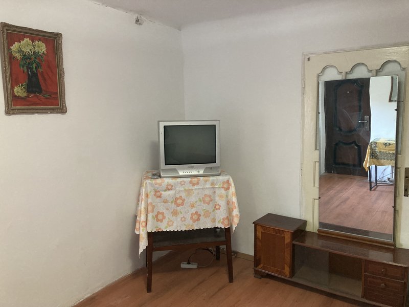 Camera de inchiriat la curte mobilata cu intrare separata,