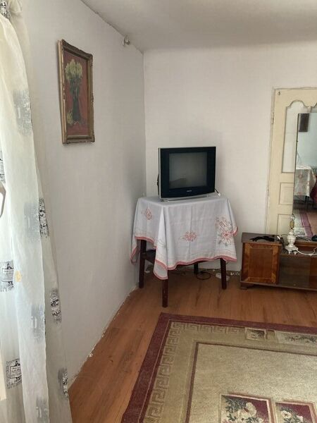 Camera de inchiriat la curte mobilata cu intrare separata,