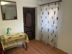 Camera de inchiriat la curte mobilata si cu intrare separata